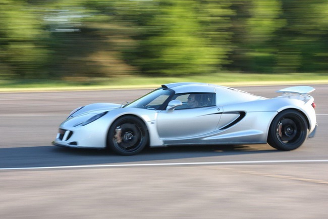 Video: Tên lửa bánh lốp Venom GT 10