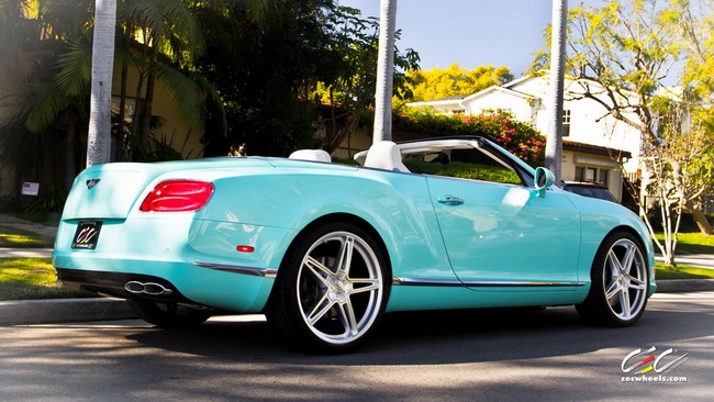 Rao bán siêu xe Bentley Continental GTC màu xanh ngọc bản đặc biệt 2