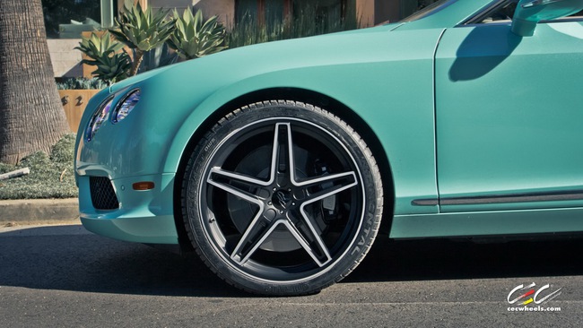 Rao bán siêu xe Bentley Continental GTC màu xanh ngọc bản đặc biệt 4