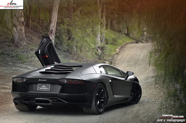 Rao bán siêu xe Lamborghini Aventador LP700-4 màu đen tuyệt đẹp 5