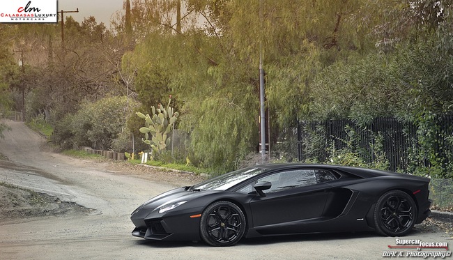 Rao bán siêu xe Lamborghini Aventador LP700-4 màu đen tuyệt đẹp 11