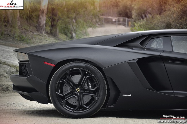 Rao bán siêu xe Lamborghini Aventador LP700-4 màu đen tuyệt đẹp 23