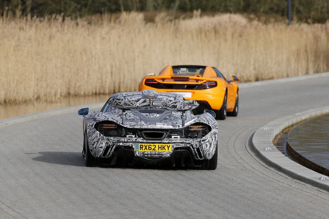 McLaren khoe P1 và MP4-12C Spider cùng với chiếc xe Công thức 1 mới 12