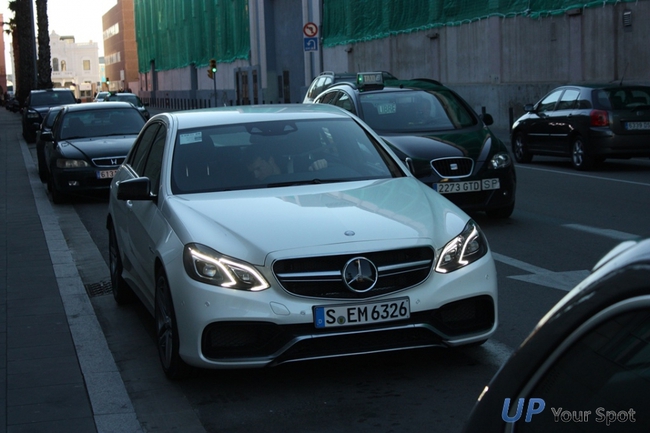 Mercedes Benz E63 AMG S-Model “xuống phố” tại Barcelona 1