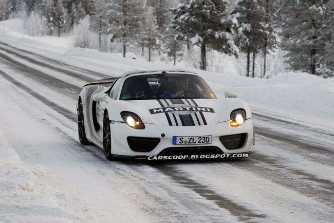 Porsche 918 Spyder khoe khả năng vận hành trên tuyết 1