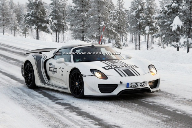 Porsche 918 Spyder khoe khả năng vận hành trên tuyết 2