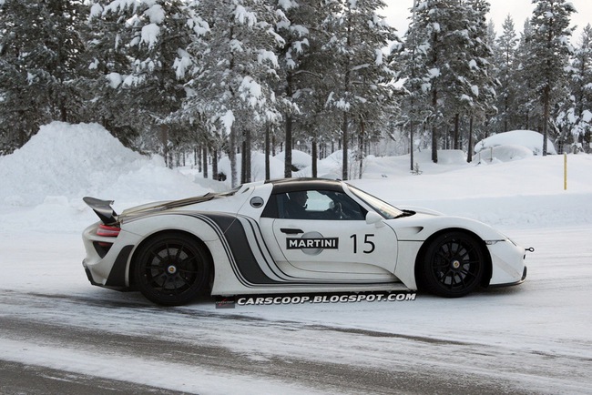 Porsche 918 Spyder khoe khả năng vận hành trên tuyết 4