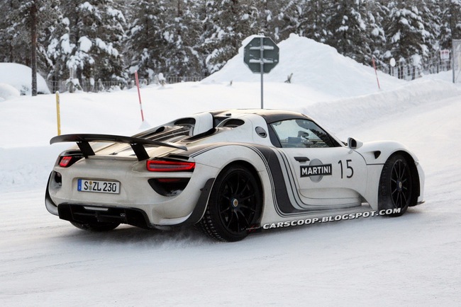 Porsche 918 Spyder khoe khả năng vận hành trên tuyết 5