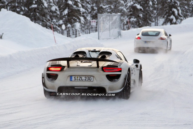 Porsche 918 Spyder khoe khả năng vận hành trên tuyết 6