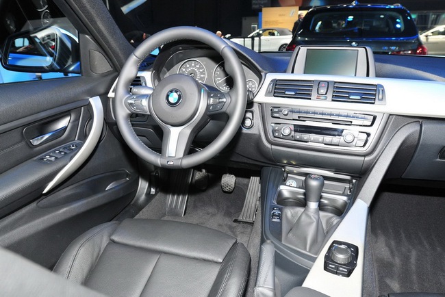 BMW 320i: Phiên bản mới nhất dòng xe 3-Series 10