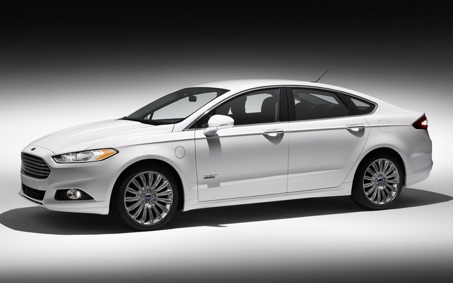 Ford Fusion Energi: 1.000 km với một bình xăng 1