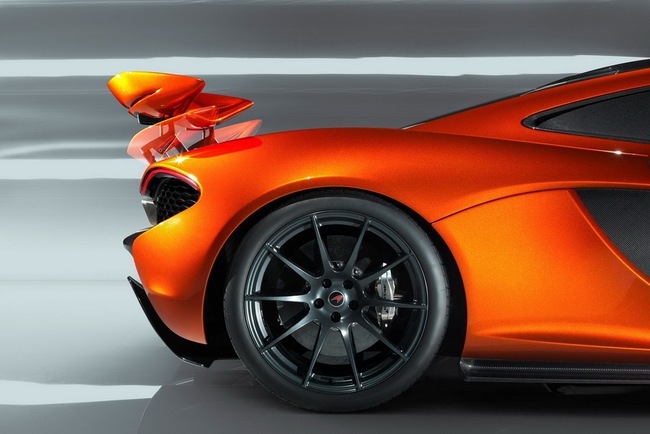 Siêu xe McLaren P1 lại “khoe tài” 14