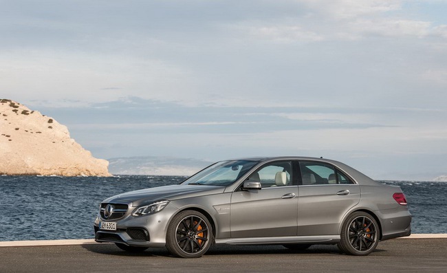 Mercedes-Benz E63 AMG: Công suất 557 mã lực, có thêm tùy chọn S-Model 12