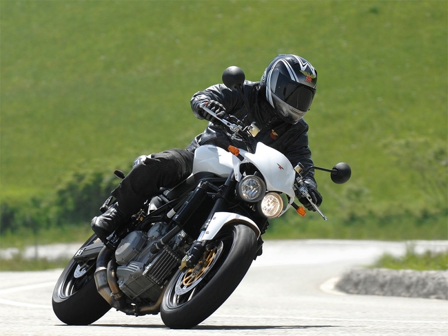 Moto Morini Corsaro 1200 Veloce: Giá trị cao hơn giá bán 7