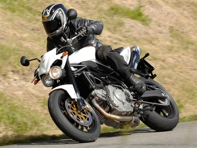 Moto Morini Corsaro 1200 Veloce: Giá trị cao hơn giá bán 8