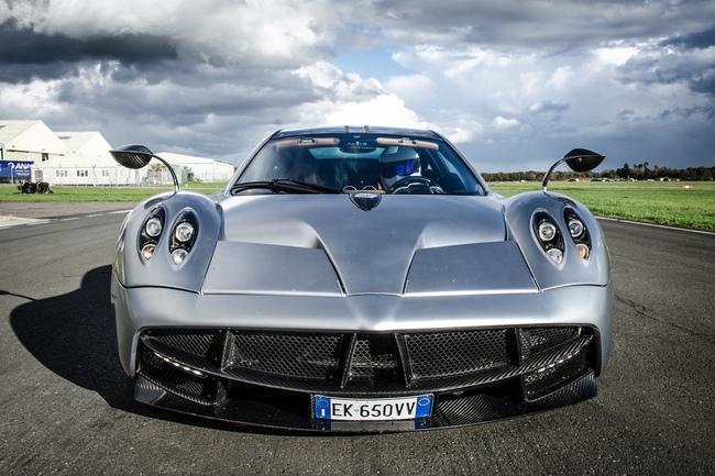 Chiếc Pagani Huayra thứ hai năm 2013 được bán với giá 1,1 triệu đô la 1