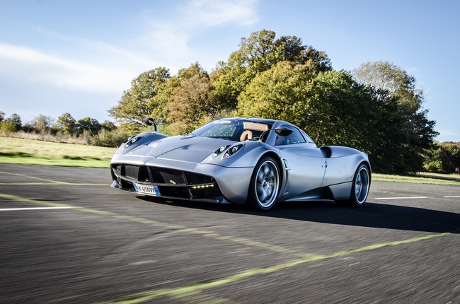 Chiếc Pagani Huayra thứ hai năm 2013 được bán với giá 1,1 triệu đô la 6