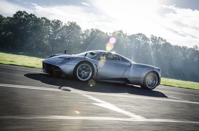 Chiếc Pagani Huayra thứ hai năm 2013 được bán với giá 1,1 triệu đô la 7