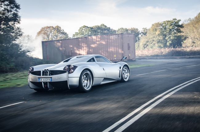 Chiếc Pagani Huayra thứ hai năm 2013 được bán với giá 1,1 triệu đô la 9