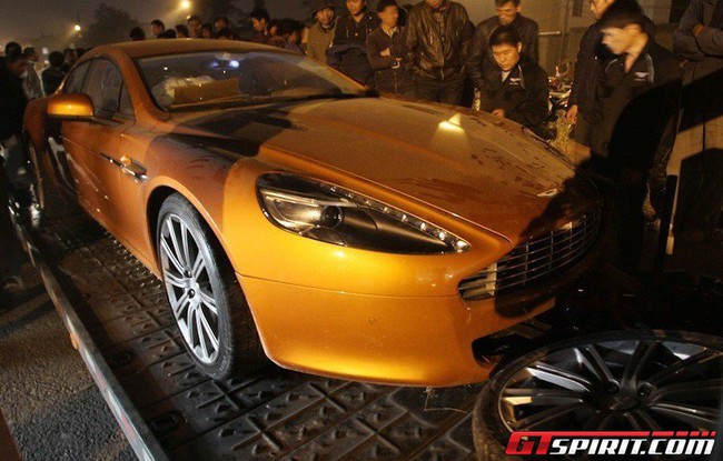 Thêm Aston Martin Rapide gặp hạn ở Trung Quốc 3