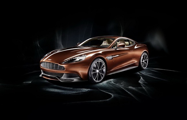 Aston Martin khoe QM310 Vanquish trong quảng cáo mới 2