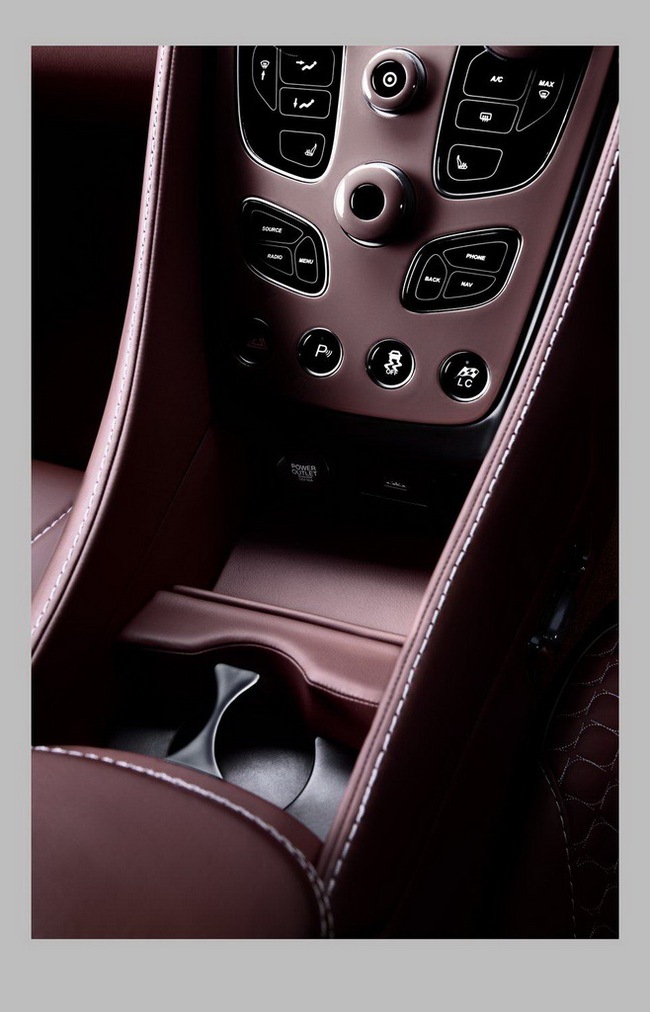 Aston Martin khoe QM310 Vanquish trong quảng cáo mới 16
