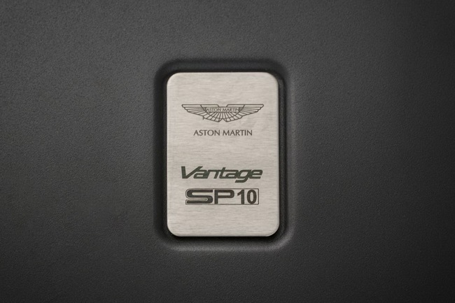 Aston Martin V8 Vantage S có phiên bản đặc biệt mới 9