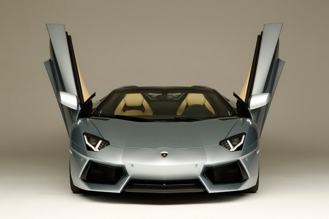 Lamborghini Aventador Roadster: Muốn mua chờ đến năm sau 1