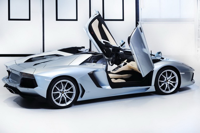 Lamborghini Aventador Roadster: Muốn mua chờ đến năm sau 12