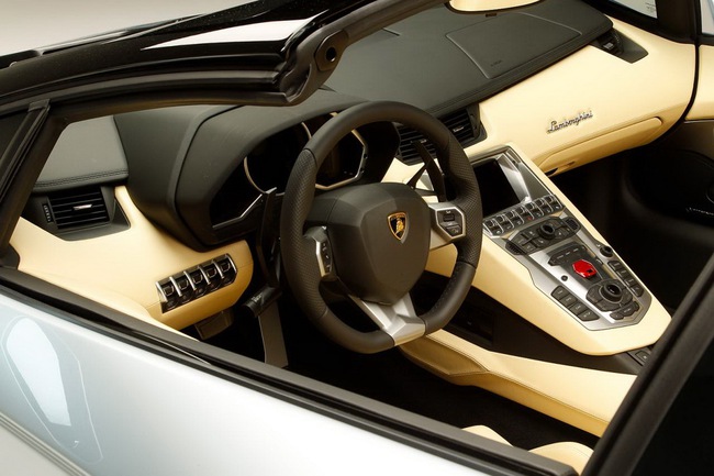 Lamborghini Aventador Roadster: Muốn mua chờ đến năm sau 16