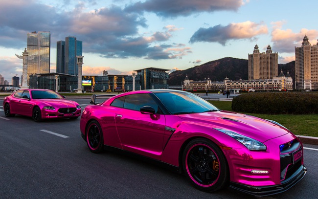 Bộ đôi Nissan GT-R và Maserati Quattroporte mạ crom màu hồng 2