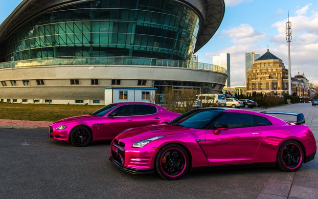 Bộ đôi Nissan GT-R và Maserati Quattroporte mạ crom màu hồng 3
