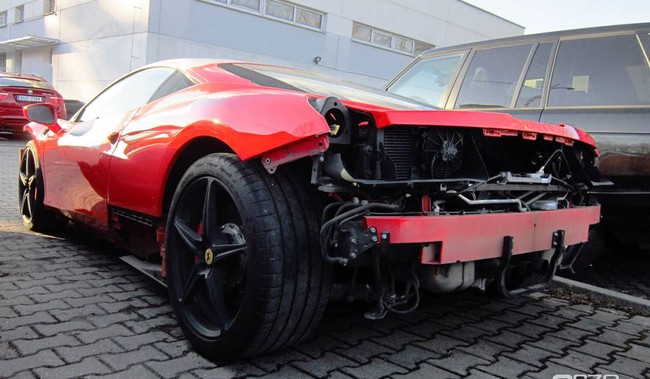 Ferrari 458 Italia gặp hạn ở Praha 2