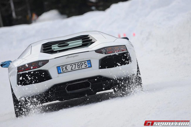 Lamborghini vày tuyết 18