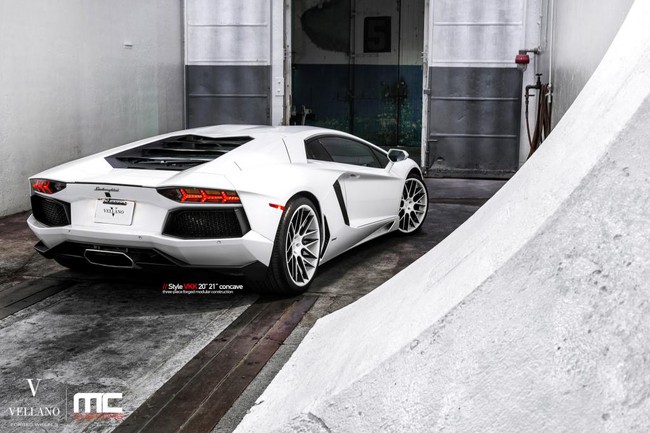 Một siêu xe Lamborghini Aventador đẹp tinh khôi 5