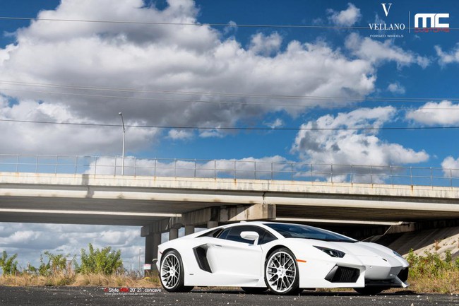 Một siêu xe Lamborghini Aventador đẹp tinh khôi 9