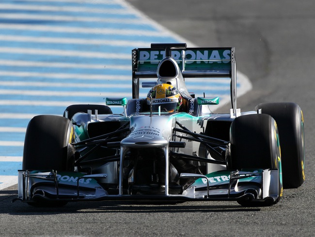 Lewis Hamilton phá tan xe đua của Mercedes GP 2