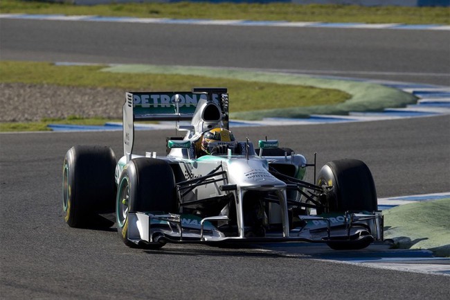 Lewis Hamilton phá tan xe đua của Mercedes GP 3