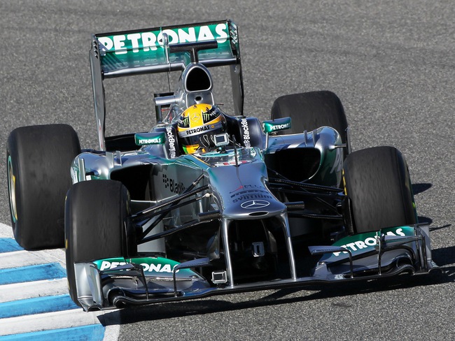 Lewis Hamilton phá tan xe đua của Mercedes GP 4
