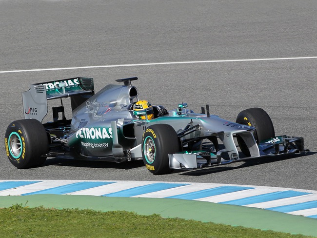 Lewis Hamilton phá tan xe đua của Mercedes GP 5