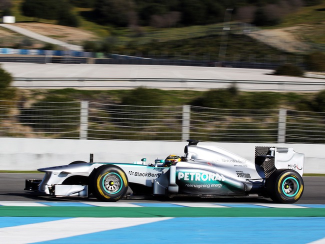 Lewis Hamilton phá tan xe đua của Mercedes GP 6