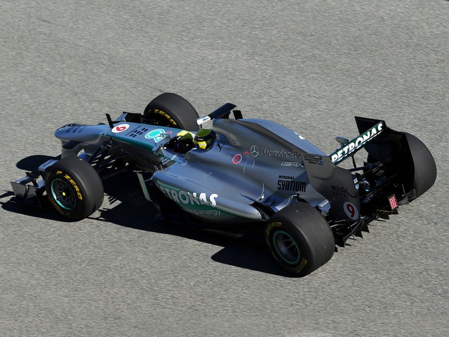 Lewis Hamilton phá tan xe đua của Mercedes GP 8