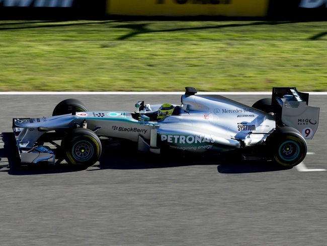 Lewis Hamilton phá tan xe đua của Mercedes GP 9