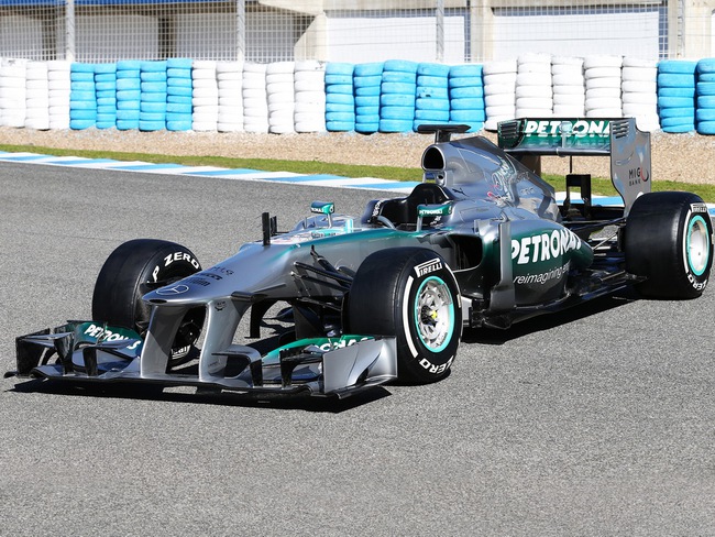 Lewis Hamilton phá tan xe đua của Mercedes GP 10