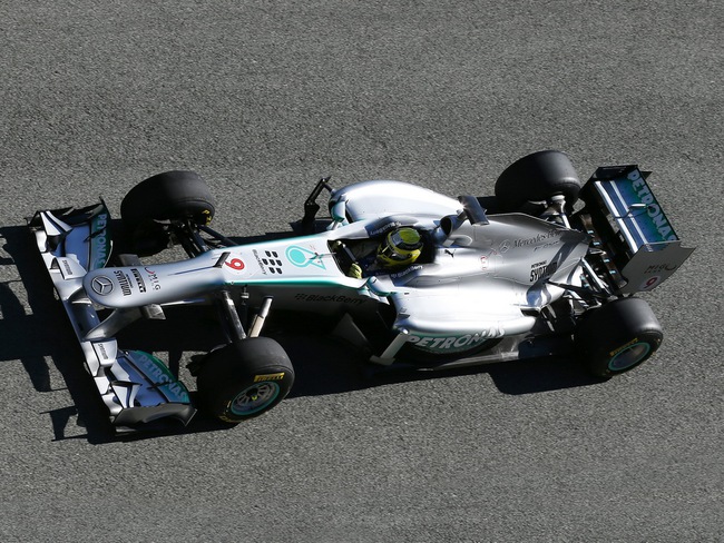 Lewis Hamilton phá tan xe đua của Mercedes GP 11