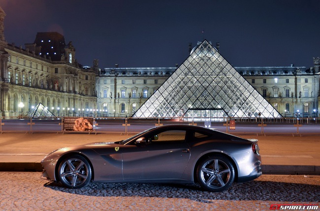 Ferrari F12 Berlinetta khoe sắc tại Paris 16