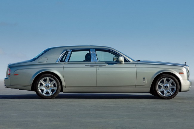 Thu hồi Rolls-Royce Phantom 2013 vì có thể cháy xe khi bơm xăng 2