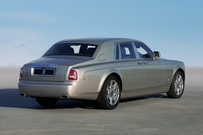 Thu hồi Rolls-Royce Phantom 2013 vì có thể cháy xe khi bơm xăng 3
