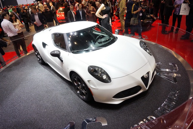 Alfa Romeo 4C: Sẽ chỉ có 1.000 chiếc được xây dựng 18