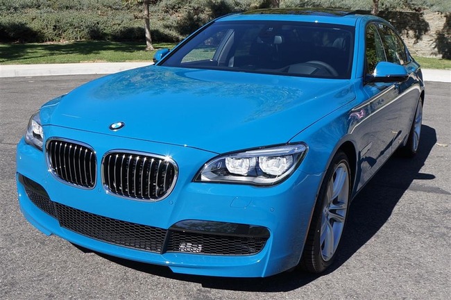 Rao bán hàng độc BMW 750Li M-Sport màu “Laguna Seca Blue” 3
